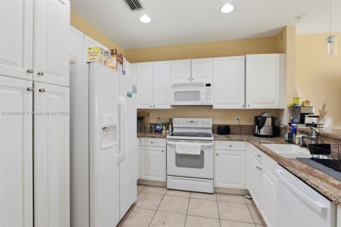 Touwnhouse à vendre à Lauderdale Lakes, Floride: 3 chambres, 146.23 m2 № 1972397 - photo 3