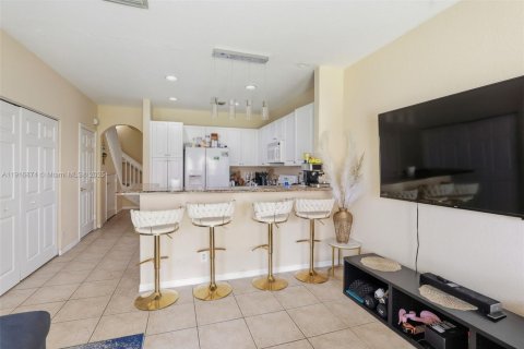 Touwnhouse à vendre à Lauderdale Lakes, Floride: 3 chambres, 146.23 m2 № 1972397 - photo 5