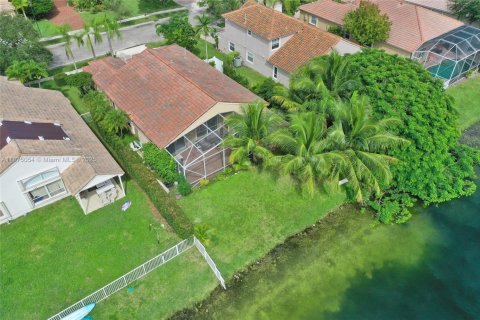 Купить виллу или дом в Пемброк-Пайнс, Флорида 6 комнат, 174.84м2, № 1926313 - фото 10