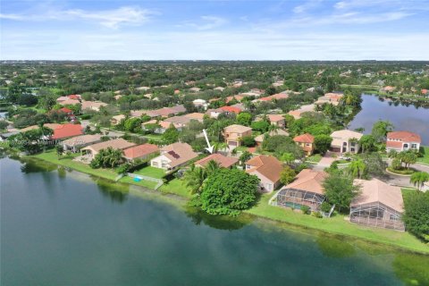 Купить виллу или дом в Пемброк-Пайнс, Флорида 6 комнат, 174.84м2, № 1926313 - фото 11