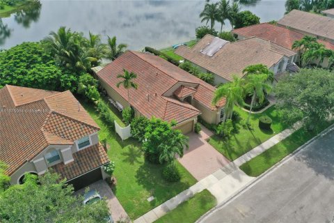 Купить виллу или дом в Пемброк-Пайнс, Флорида 6 комнат, 174.84м2, № 1926313 - фото 7