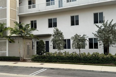 Condo à Doral, Floride, 3 chambres № 1999516