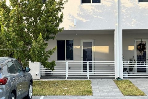 Copropriété à louer à Doral, Floride: 3 chambres № 1999516 - photo 4