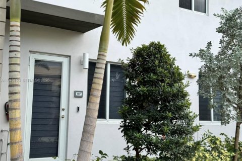 Copropriété à louer à Doral, Floride: 3 chambres № 1999516 - photo 2