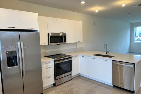 Copropriété à louer à Doral, Floride: 3 chambres № 1999516 - photo 7