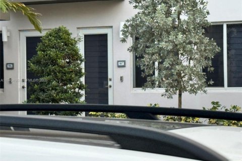 Copropriété à louer à Doral, Floride: 3 chambres № 1999516 - photo 3