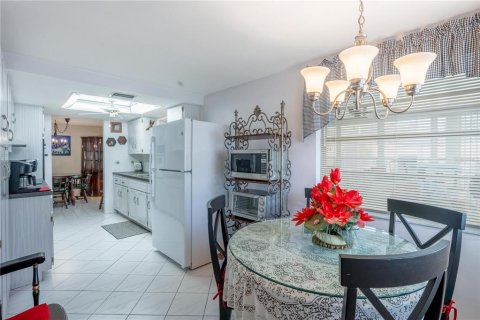 Villa ou maison à vendre à Port Richey, Floride: 2 chambres, 126.53 m2 № 2413610 - photo 11