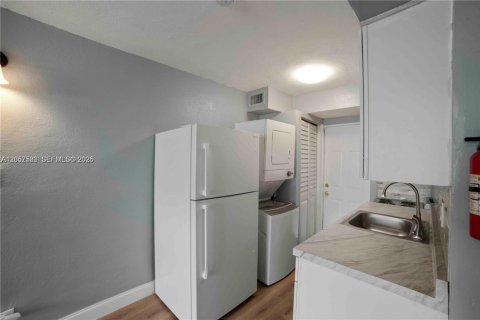 Casa en alquiler en Fort Lauderdale, Florida, 2 dormitorios, 115.01 m2 № 2276920 - foto 5