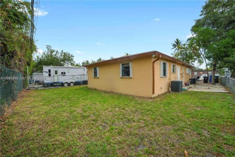 Casa en alquiler en Fort Lauderdale, Florida, 2 dormitorios, 115.01 m2 № 2276920 - foto 13
