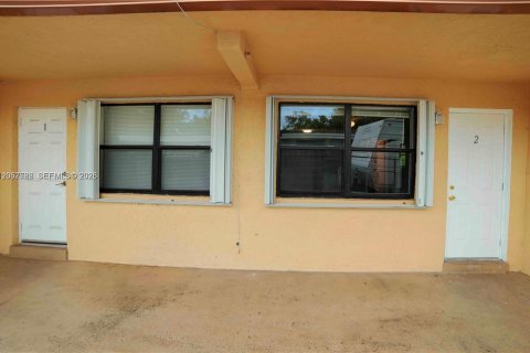 Casa en alquiler en Fort Lauderdale, Florida, 2 dormitorios, 115.01 m2 № 2276920 - foto 2