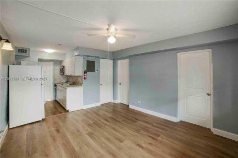 Casa en alquiler en Fort Lauderdale, Florida, 2 dormitorios, 115.01 m2 № 2276920 - foto 4