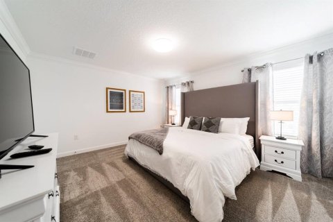 Townhouse in Davenport, Florida 4 bedrooms, 177.81 sq.m. № 1913351 - photo 13