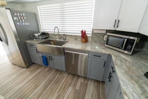 Villa ou maison à vendre à New Port Richey, Floride: 2 chambres, 100.33 m2 № 2356395 - photo 4