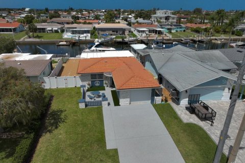 Villa ou maison à vendre à New Port Richey, Floride: 2 chambres, 100.33 m2 № 2356395 - photo 28