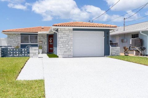 Villa ou maison à vendre à New Port Richey, Floride: 2 chambres, 100.33 m2 № 2356395 - photo 2