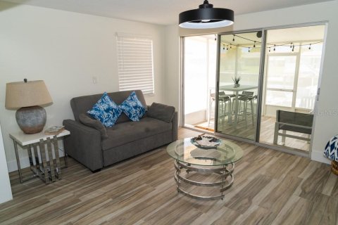Villa ou maison à vendre à New Port Richey, Floride: 2 chambres, 100.33 m2 № 2356395 - photo 14