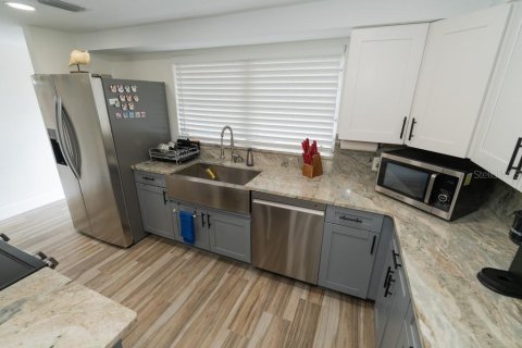 Villa ou maison à vendre à New Port Richey, Floride: 2 chambres, 100.33 m2 № 2356395 - photo 8