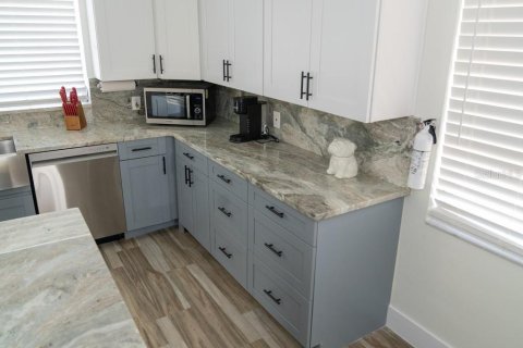 Villa ou maison à vendre à New Port Richey, Floride: 2 chambres, 100.33 m2 № 2356395 - photo 9