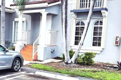 Townhouse in Doral, Florida 2 bedrooms, 110.55 sq.m. № 1944901 - photo 1