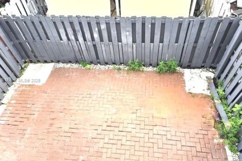 Townhouse in Doral, Florida 2 bedrooms, 110.55 sq.m. № 1944901 - photo 6