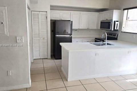 Townhouse in Doral, Florida 2 bedrooms, 110.55 sq.m. № 1944901 - photo 3