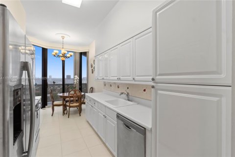Купить кондоминиум в Авентура, Флорида 2 спальни, 147.71м2, № 1896759 - фото 14