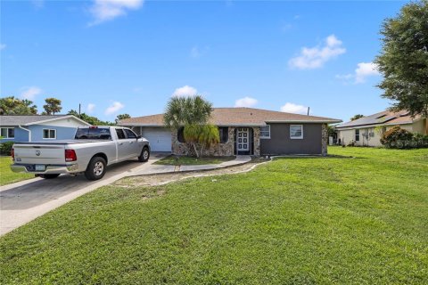 House in Port Charlotte, Florida 3 bedrooms, 123.56 sq.m. № 2354226