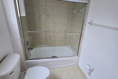 Снять в аренду кондоминиум в Майами, Флорида 2 спальни, 93.37м2, № 1987899 - фото 15