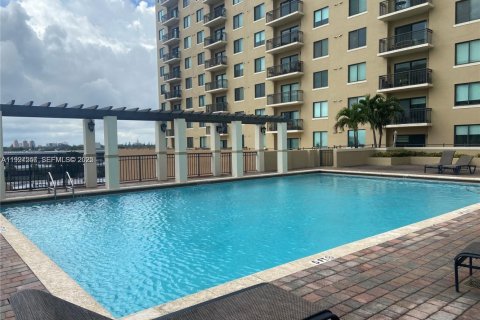 Снять в аренду кондоминиум в Майами, Флорида 2 спальни, 93.37м2, № 1987899 - фото 24