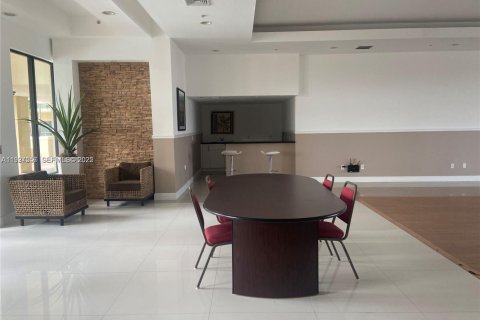 Снять в аренду кондоминиум в Майами, Флорида 2 спальни, 93.37м2, № 1987899 - фото 5