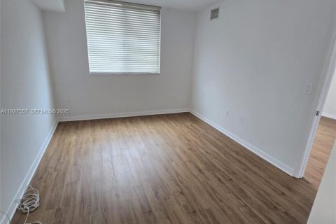 Снять в аренду кондоминиум в Майами, Флорида 2 спальни, 93.37м2, № 1987899 - фото 12