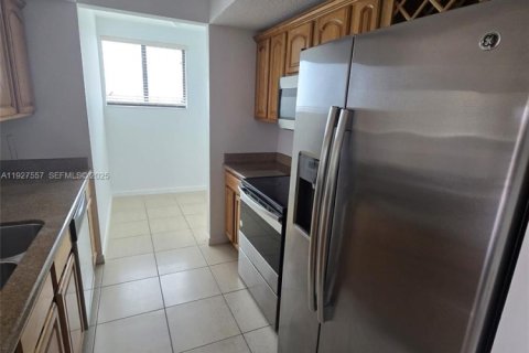 Снять в аренду кондоминиум в Майами, Флорида 2 спальни, 93.37м2, № 1987899 - фото 10