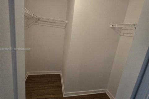 Снять в аренду кондоминиум в Майами, Флорида 2 спальни, 93.37м2, № 1987899 - фото 18