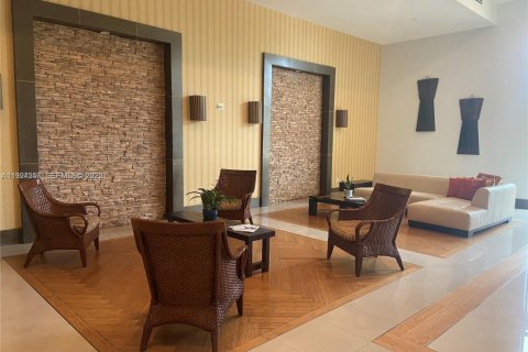 Снять в аренду кондоминиум в Майами, Флорида 2 спальни, 93.37м2, № 1987899 - фото 2
