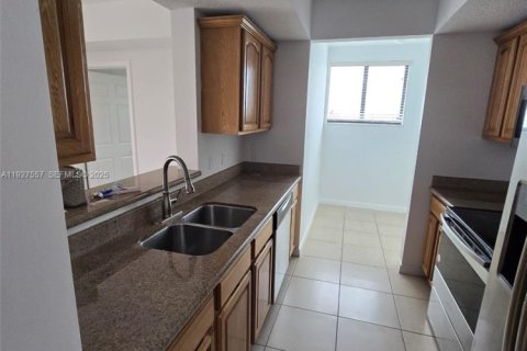 Снять в аренду кондоминиум в Майами, Флорида 2 спальни, 93.37м2, № 1987899 - фото 9