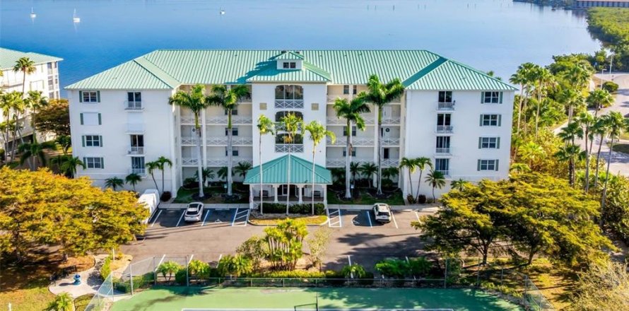 Condo à Punta Gorda, Floride, 3 chambres  № 2201293