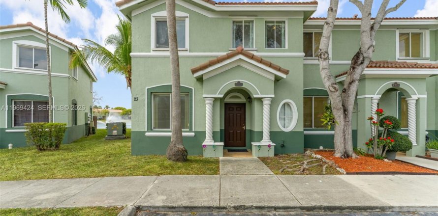 Таунхаус в Хомстед, Флорида 3 спальни, 132.2м2 № 2030212