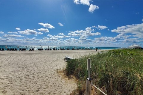 Condominio en alquiler en Sunny Isles Beach, Florida, 3 dormitorios, 182.27 m2 № 1093832 - foto 1