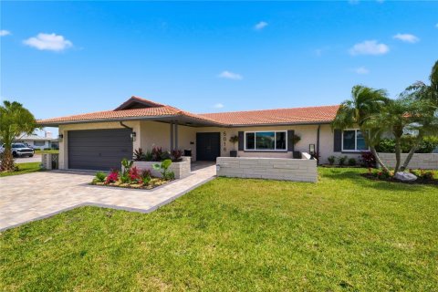 House in New Port Richey, Florida 4 bedrooms, 205.13 sq.m. № 2227834 - photo 4