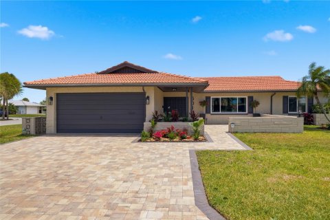 Villa ou maison à New Port Richey, Floride 4 chambres, 205.13 m2 № 2227834
