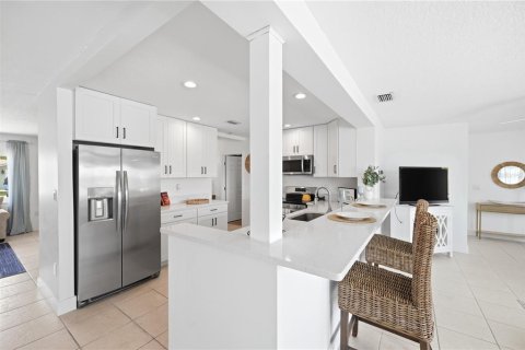 House in New Port Richey, Florida 4 bedrooms, 205.13 sq.m. № 2227834 - photo 27