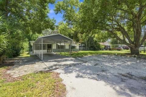 House in Port Richey, Florida 2 bedrooms, 114.18 sq.m. № 2298405