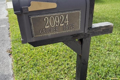 House in Cutler Bay, Florida 3 bedrooms, 134.62 sq.m. № 2004163