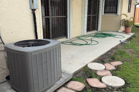 Купить виллу или дом в Катлер-Бей, Флорида 3 спальни, 134.62м2, № 2004163 - фото 6