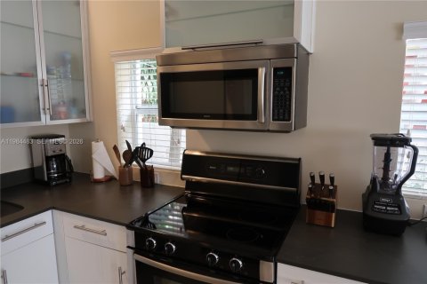 Condominio en alquiler en Miami Beach, Florida, 1 dormitorio, 60.39 m2 № 2047120 - foto 7