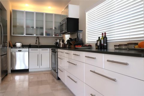 Condominio en Miami Beach, Florida, 1 dormitorio № 2047120