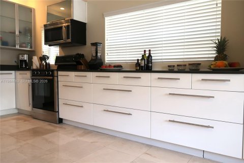 Condominio en alquiler en Miami Beach, Florida, 1 dormitorio, 60.39 m2 № 2047120 - foto 2