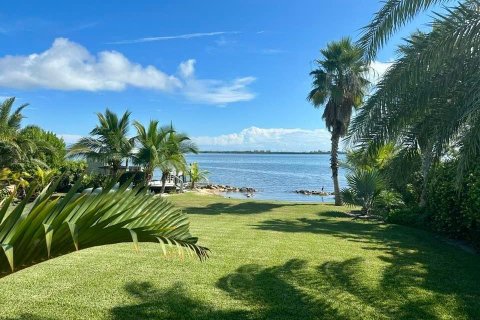 Casa en venta en Grant-Valkaria, Florida, 4 dormitorios, 231.7 m2 № 1185600 - foto 1