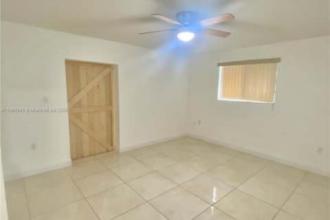 House in Key Largo, Florida 3 bedrooms, 146.23 sq.m. № 1949888 - photo 17