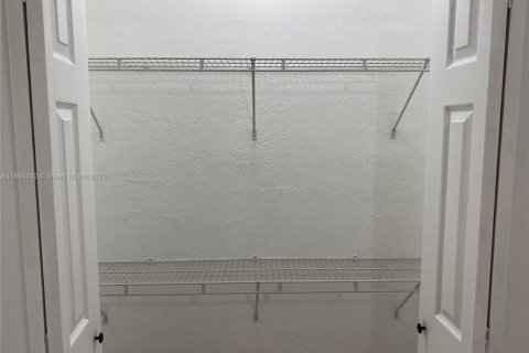 House in Key Largo, Florida 3 bedrooms, 146.23 sq.m. № 1949888 - photo 26